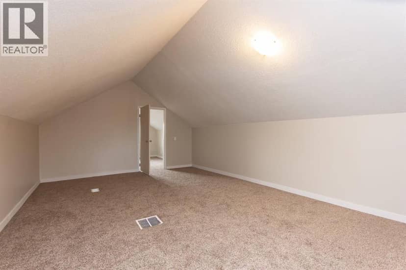 4618 49 Street — photo 12 of 16