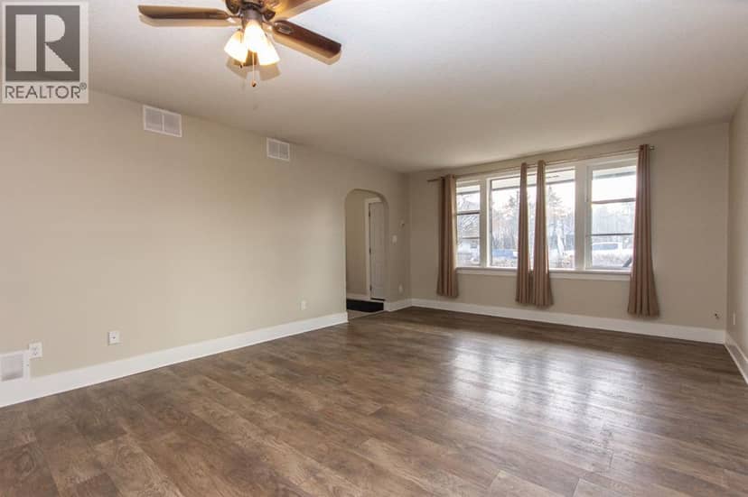 4618 49 Street, Red Deer, photo 3