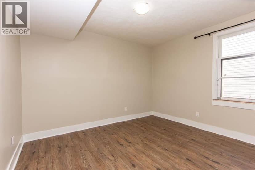 4618 49 Street — photo 9 of 16