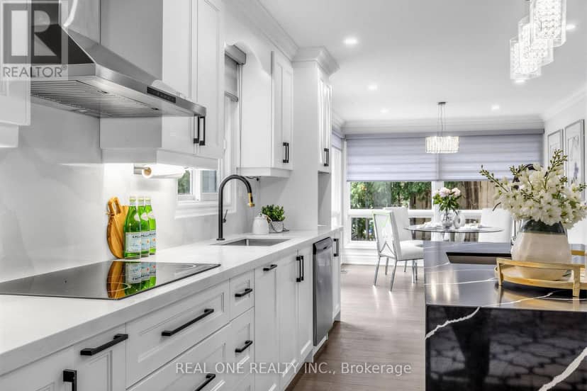 52 Fenwick Crescent — photo 17 of 40