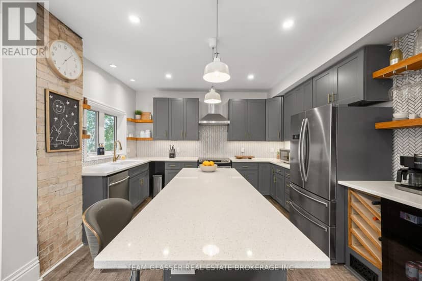 152 Wonham Street S — photo 16 of 40