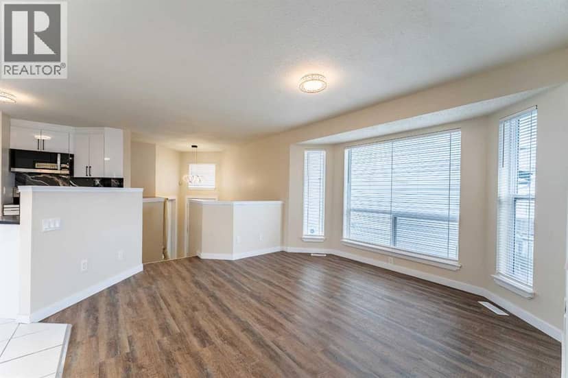 206 Saratoga Close NE — photo 11 of 40
