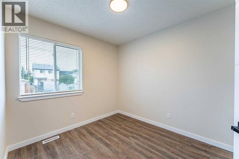 206 Saratoga Close NE — photo 13 of 40