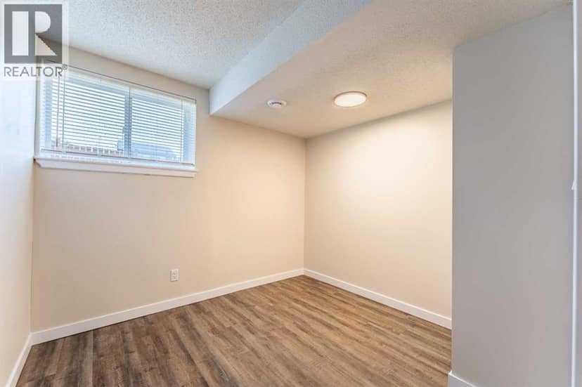 206 Saratoga Close NE — photo 23 of 40