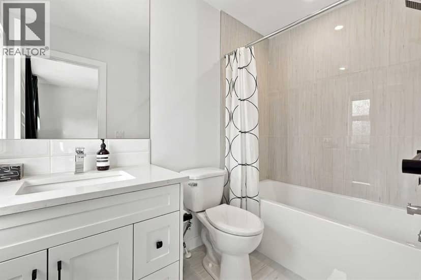 3209 16 Street SW — photo 21 of 40