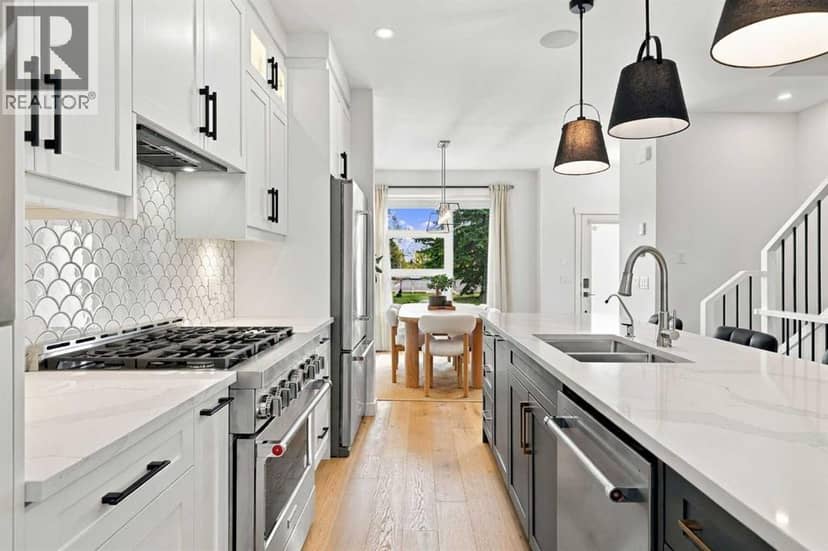 3209 16 Street SW — photo 10 of 40