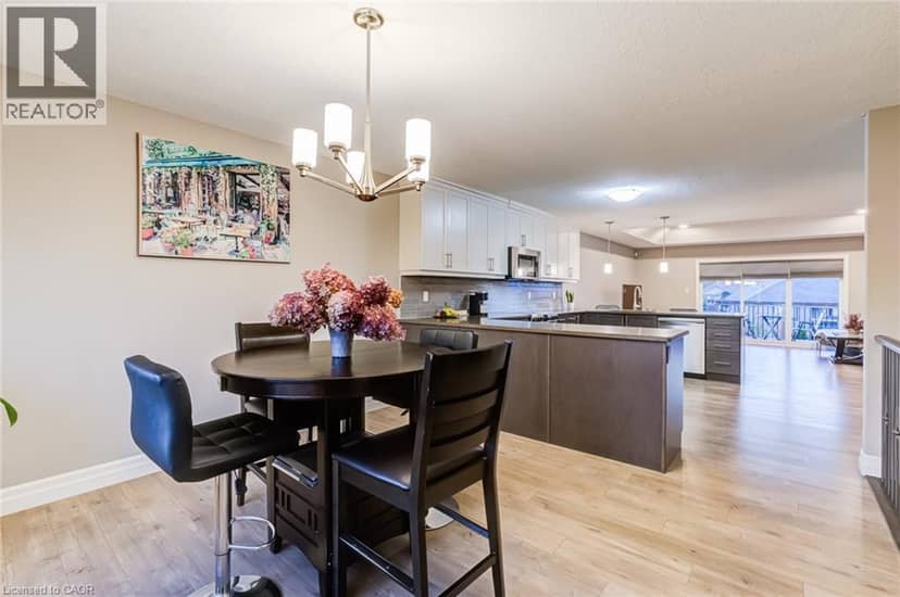 44 LIBERTY Crescent — photo 15 of 40