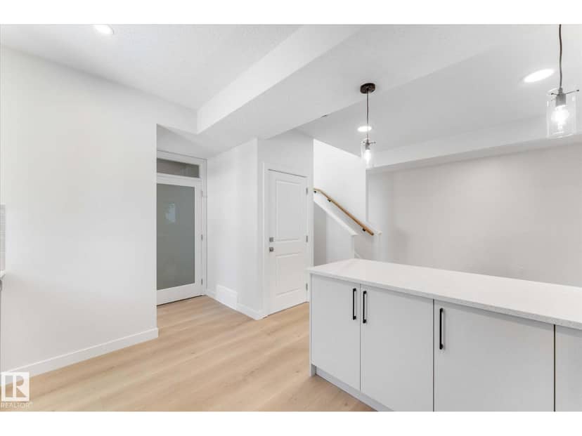 12033 92 ST NW — photo 17 of 40