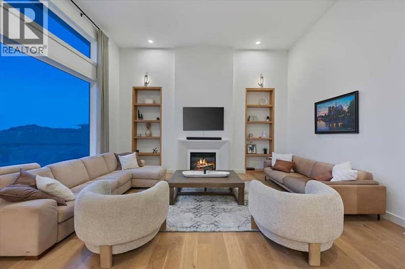 8205 121 Street — photo 11 of 40