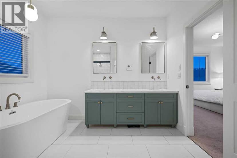 8205 121 Street — photo 39 of 40