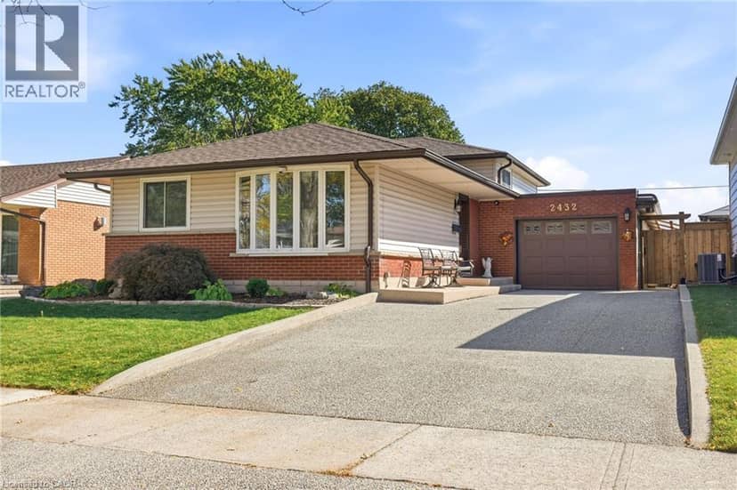 2432 CYPRUS Avenue, Burlington, photo 2
