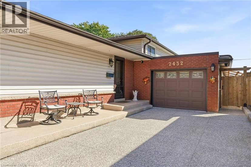 2432 CYPRUS Avenue, Burlington, photo 3