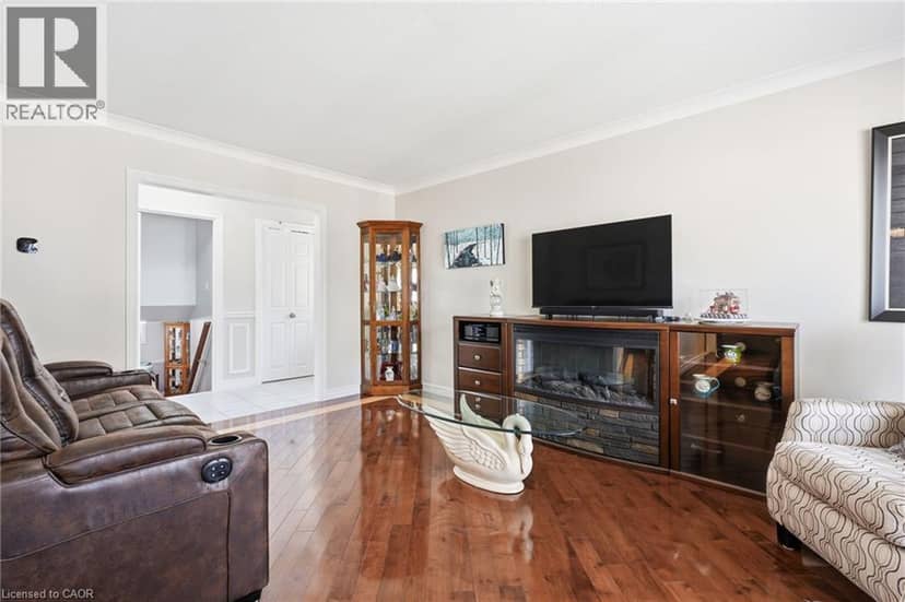 2432 CYPRUS Avenue — photo 9 of 40