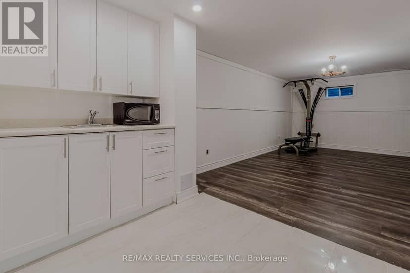 75 Royal Salisbury Way — photo 16 of 22