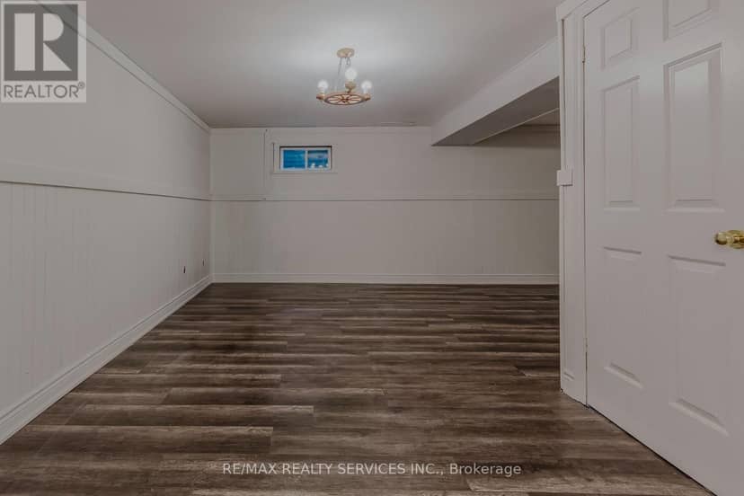 75 Royal Salisbury Way — photo 17 of 22