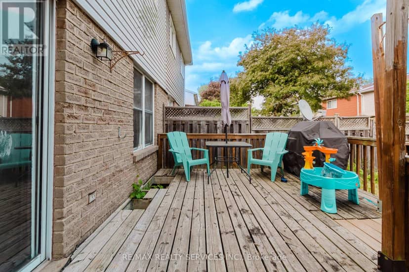 75 Royal Salisbury Way — photo 20 of 22