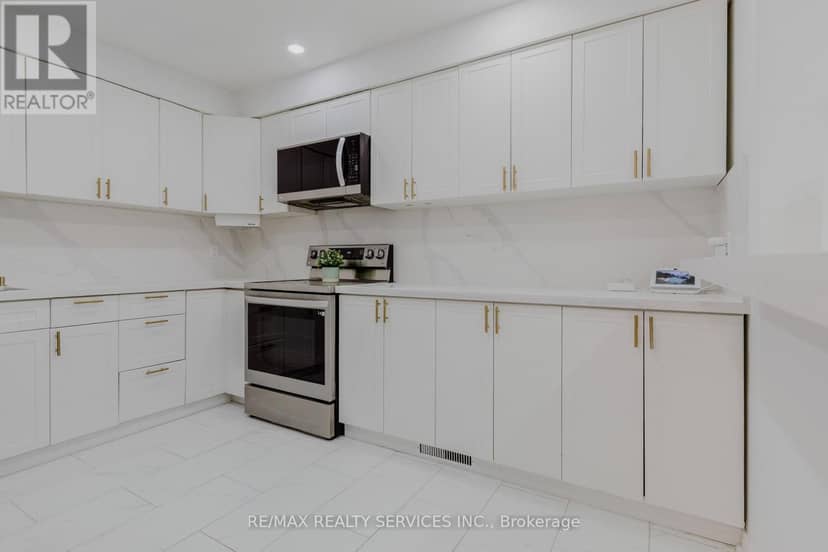 75 Royal Salisbury Way — photo 9 of 22