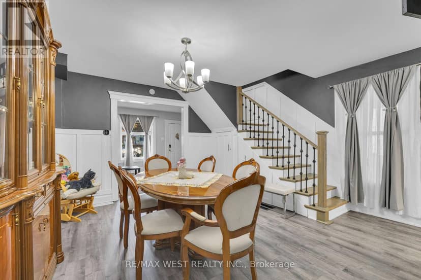 1045 Wellington Avenue — photo 12 of 29