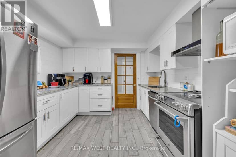 1045 Wellington Avenue — photo 5 of 29