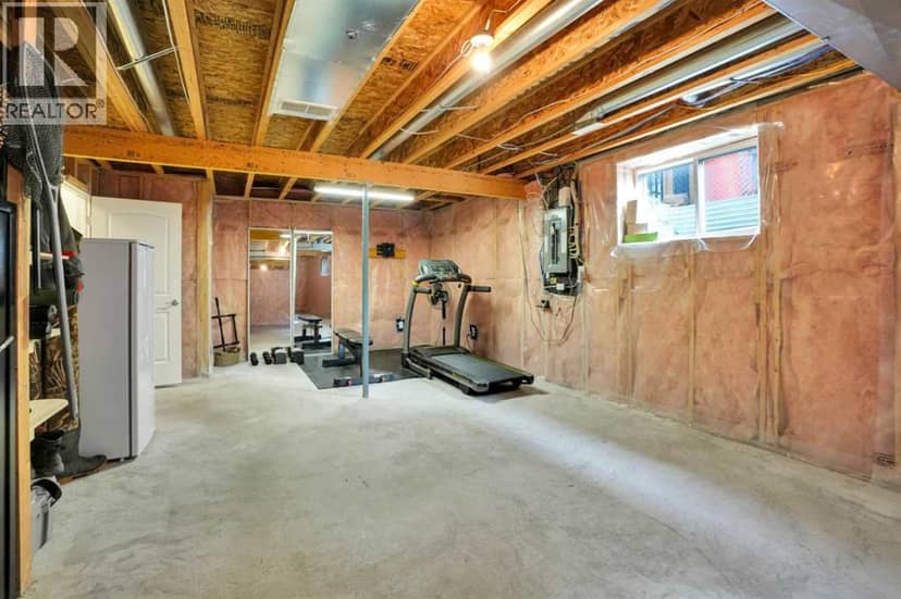 112 Aspen Creek Crescent — photo 24 of 38