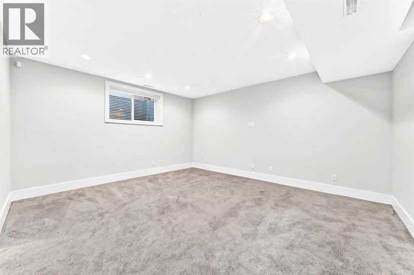 2233 26 Street SW — photo 33 of 40
