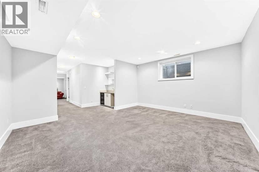 2233 26 Street SW — photo 32 of 40