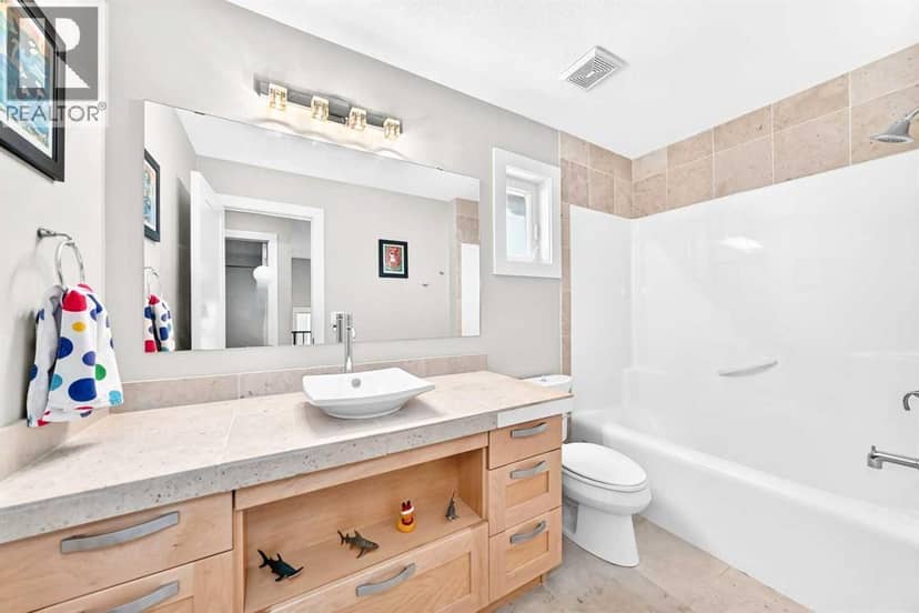 2233 26 Street SW — photo 28 of 40