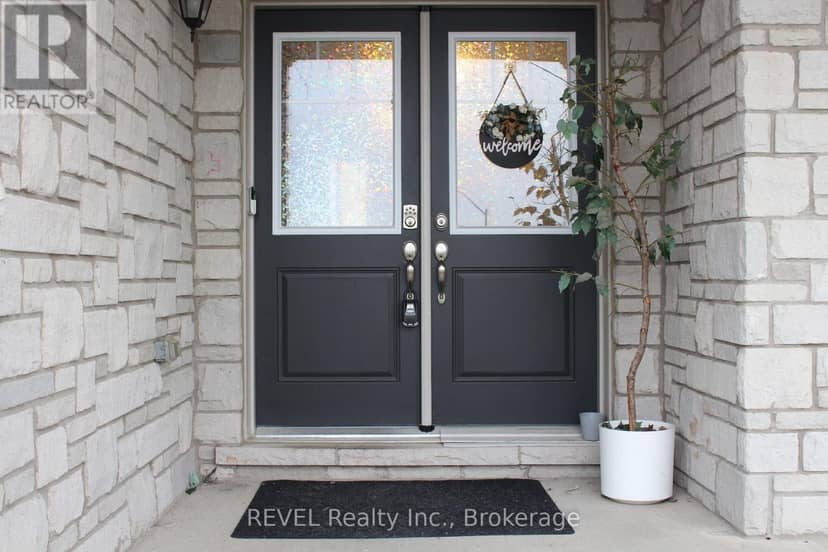 58 Oriole Crescent — photo 3 of 39
