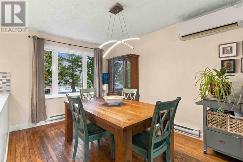 22 Cedar Crescent — photo 14 of 40