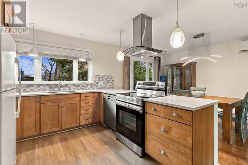 22 Cedar Crescent — photo 10 of 40