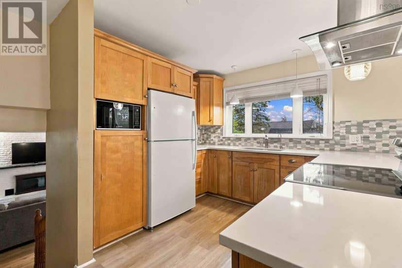 22 Cedar Crescent — photo 12 of 40