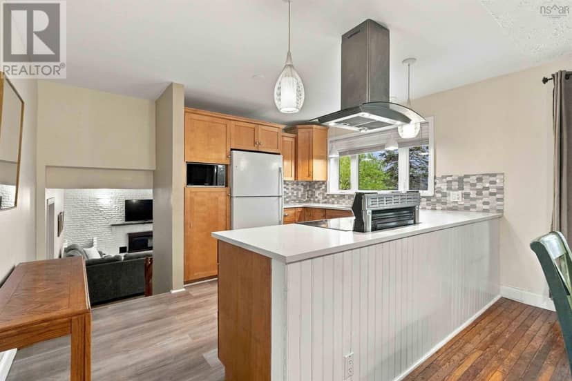 22 Cedar Crescent — photo 13 of 40