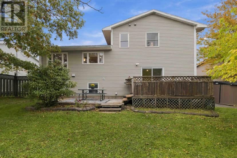 22 Cedar Crescent — photo 38 of 40