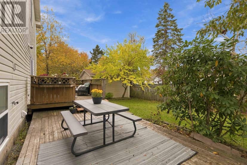 22 Cedar Crescent — photo 35 of 40