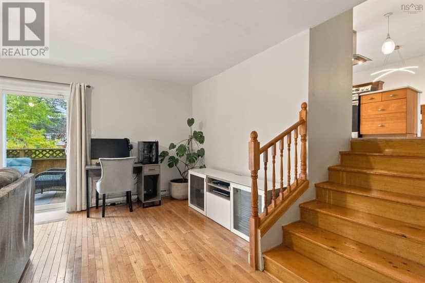 22 Cedar Crescent — photo 9 of 40