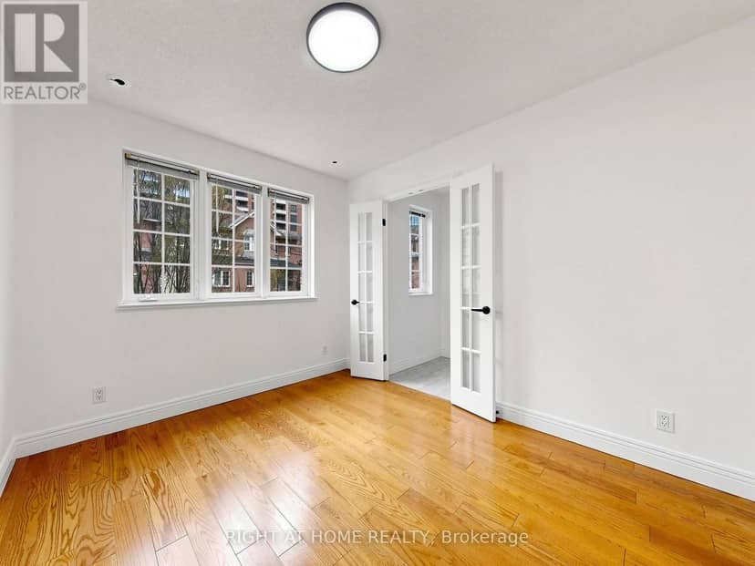 1520 - 28 Sommerset Way — photo 19 of 40