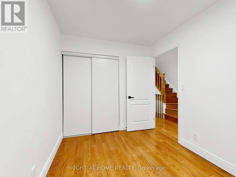 1520 - 28 Sommerset Way — photo 27 of 40