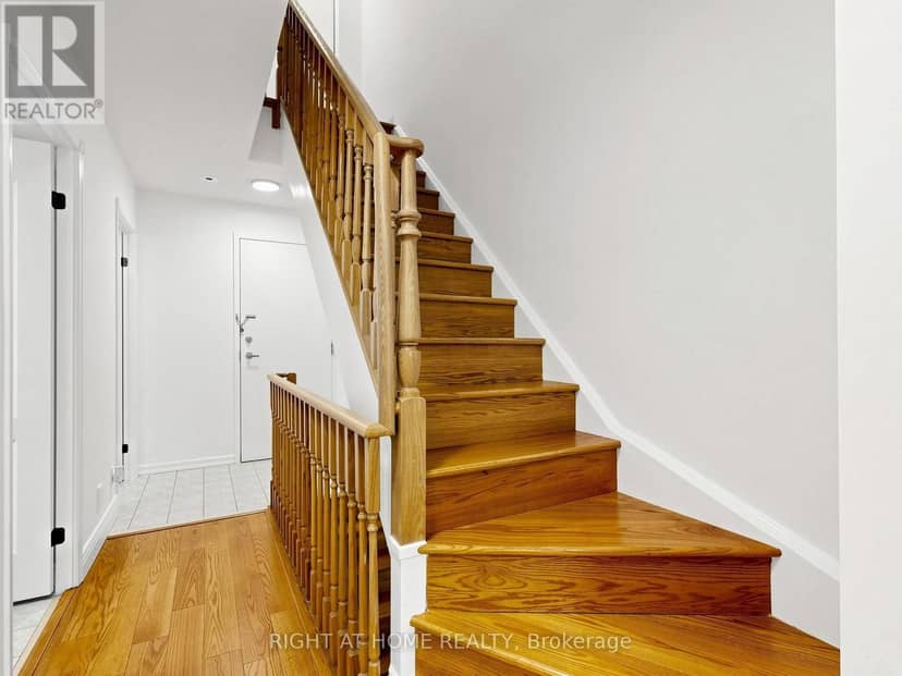 1520 - 28 Sommerset Way — photo 33 of 40