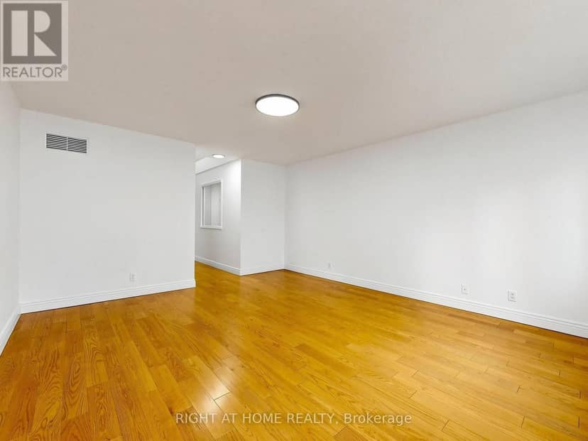 1520 - 28 Sommerset Way — photo 37 of 40