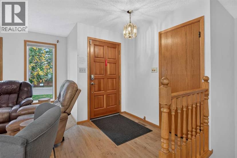740 3 Avenue SE, Three Hills, photo 3