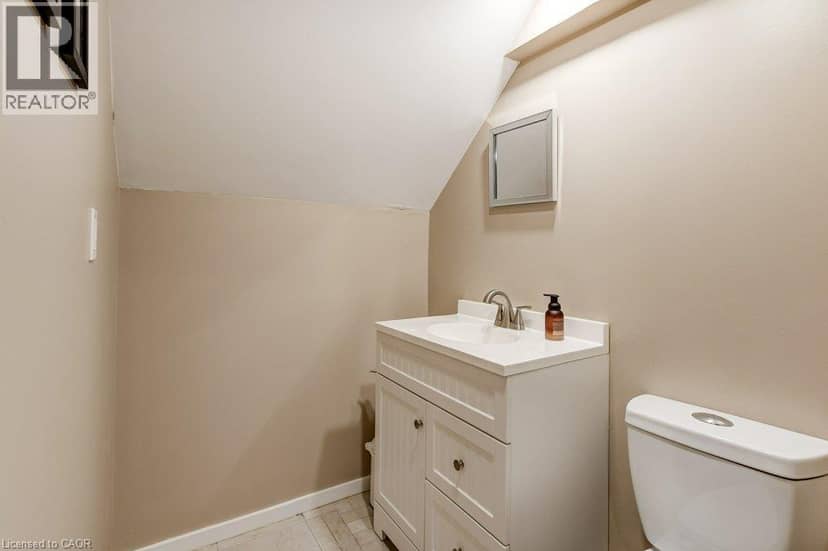 1485 NEWLANDS Crescent — photo 25 of 38