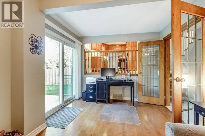 1485 NEWLANDS Crescent — photo 9 of 38