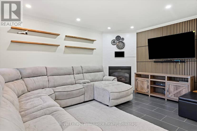 1316 Scollard Drive — photo 15 of 40