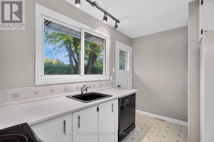 2166 Monson Crescent — photo 19 of 34