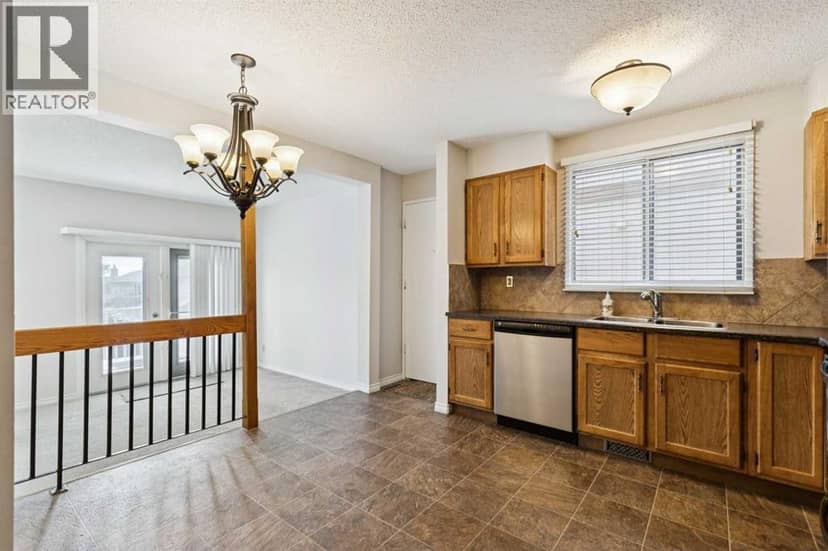 568 Strathcona Drive SW — photo 12 of 40