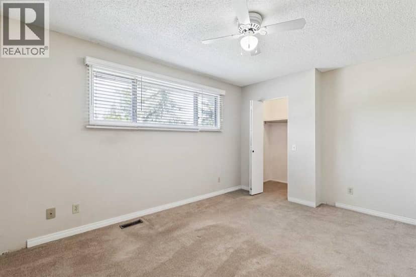 568 Strathcona Drive SW — photo 23 of 40
