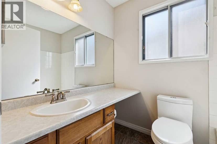 568 Strathcona Drive SW — photo 25 of 40