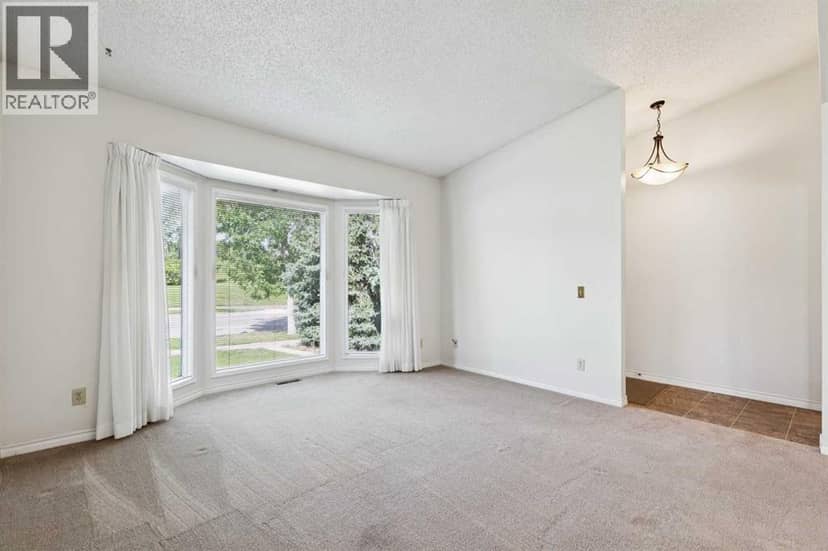568 Strathcona Drive SW, Calgary, photo 7