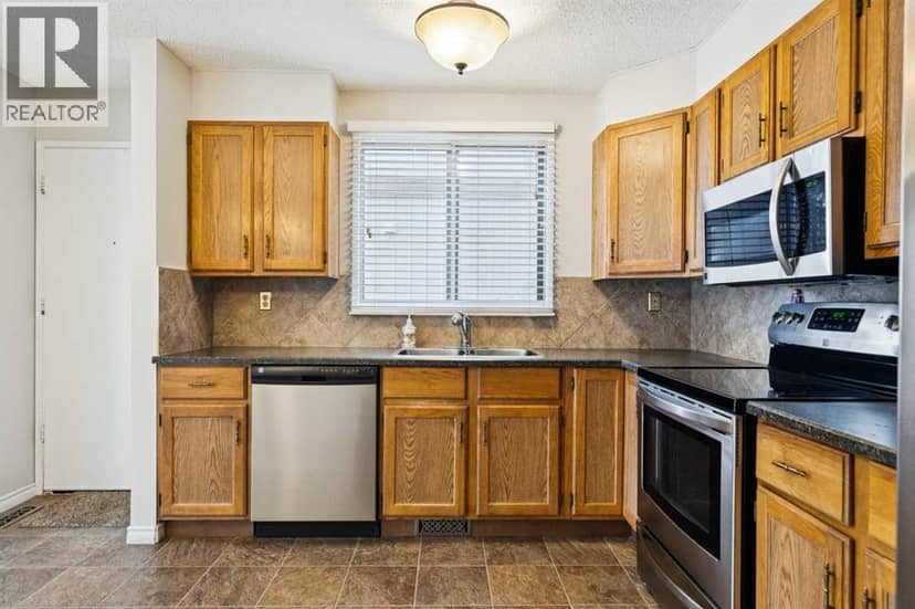 568 Strathcona Drive SW — photo 13 of 40