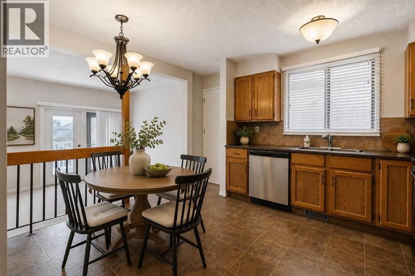 568 Strathcona Drive SW — photo 11 of 40